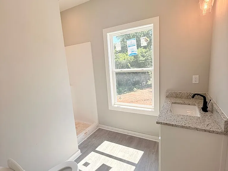 785 Whitehall Rd — Photo 9