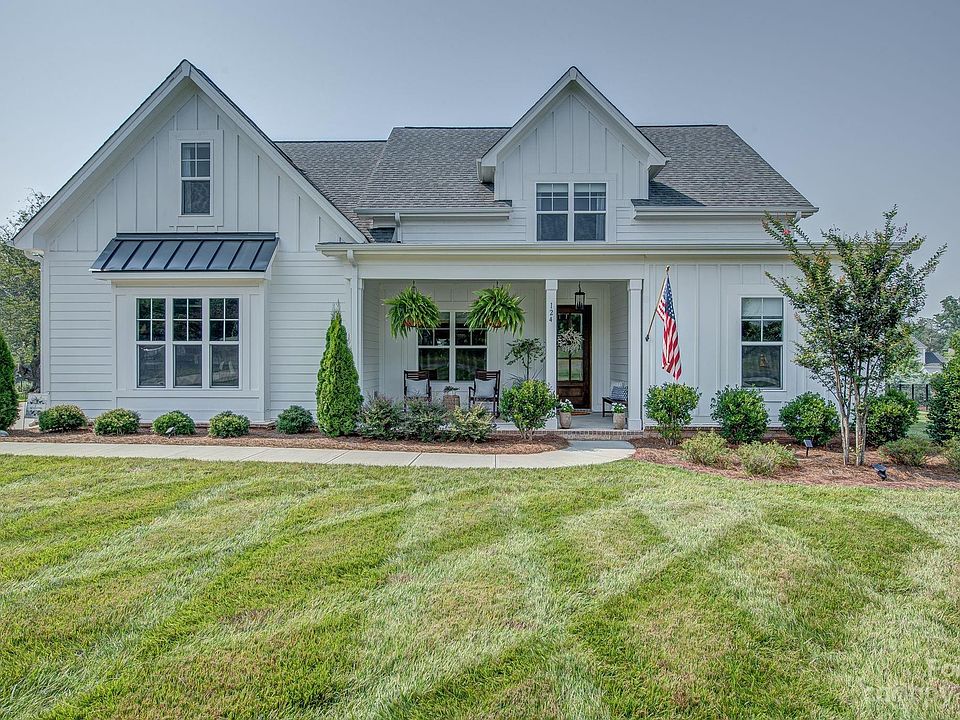 1st image of 124 Cherry Crossing Ln