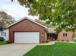 817 N Division St, Waunakee, WI 53597