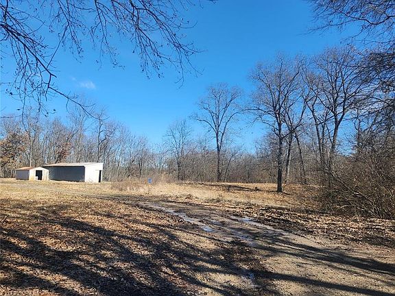 2nd image of 118 Oakwood Dr