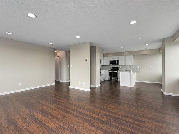 3rd image of 12520 Edgewater Dr APT 1401