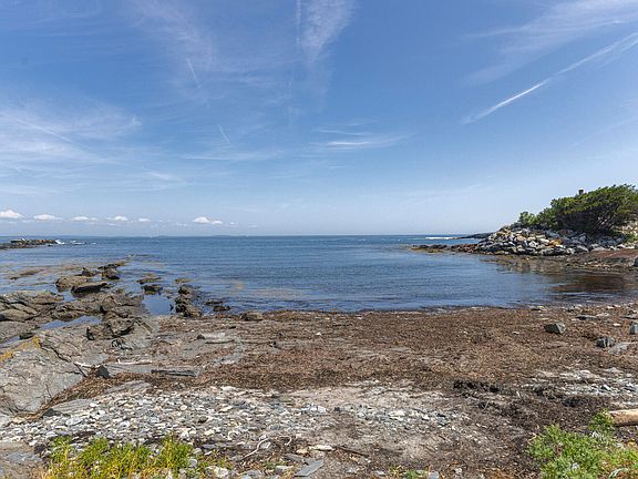 2nd image of 25 Peabbles Cove Road