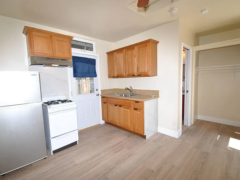 3820 Cedar Ave — Photo 16