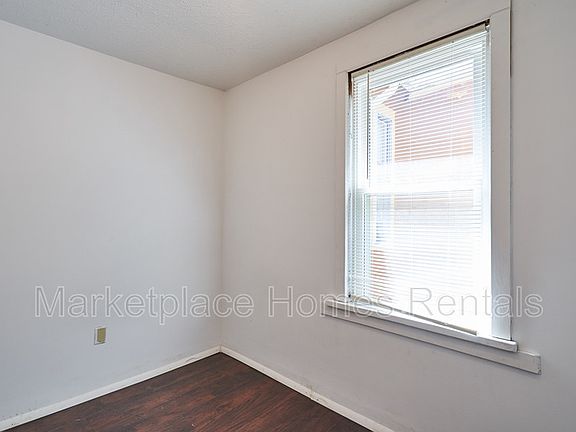 3rd image of 632 E Jefferson St