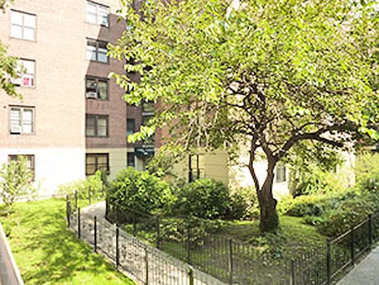 Sold by Manhattan Apartments | media 23