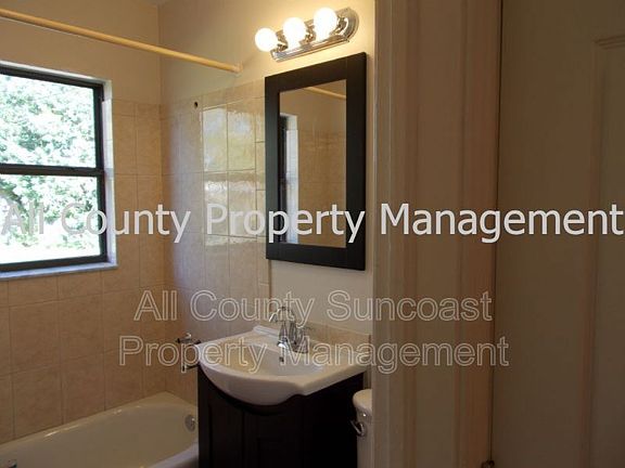 4th image of 209 40th Ave NE Unit 209