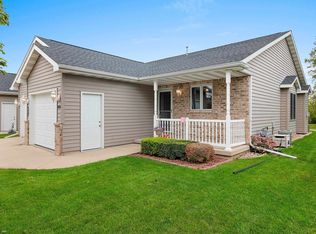 N1226 Redwing Dr, Greenville, WI 54942