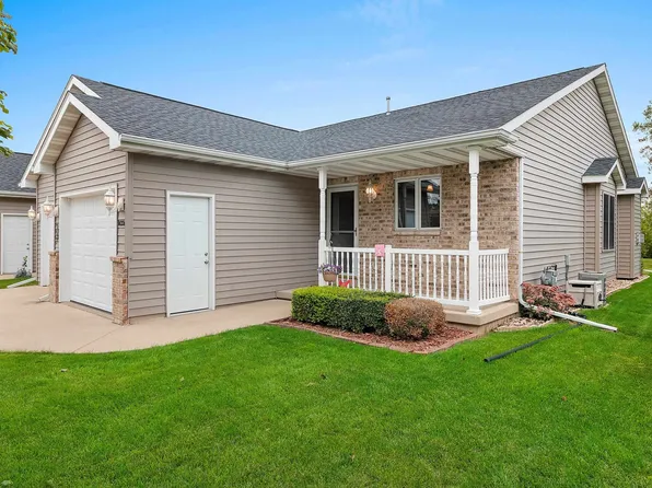 N1226 Redwing Dr, Greenville, WI 54942