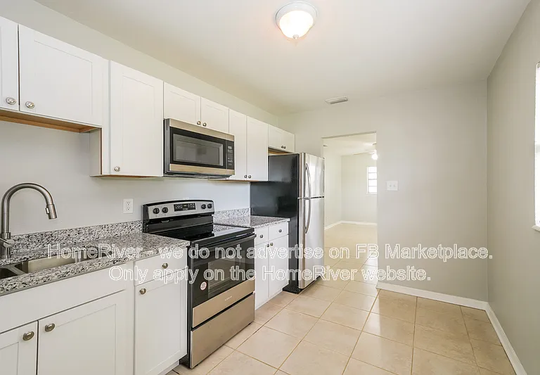 4903 S 85th St — Photo 8