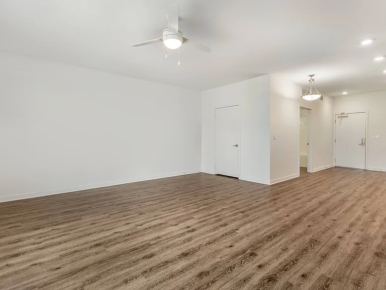 Metro Gateway Apartment Homes — Photo 27