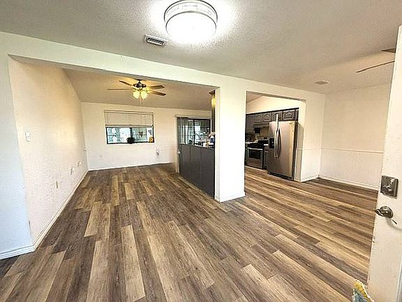 4th image of 11120 Omega Dr
