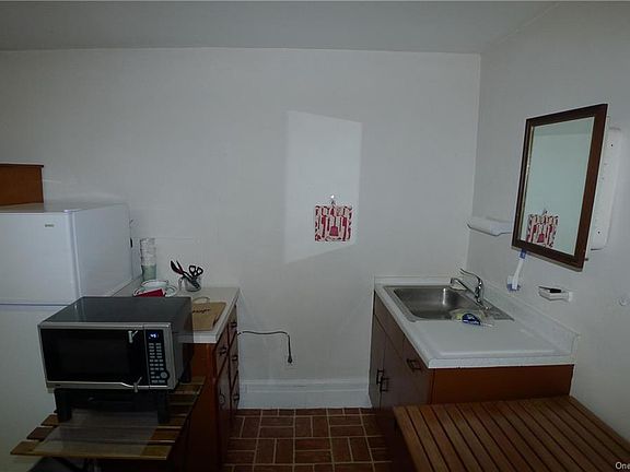 4th image of 18 S Serven St Floor 1