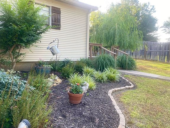 4th image of 121 Woodland Dr