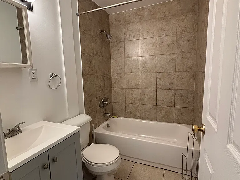 160 W Scripps Rd — Photo 9
