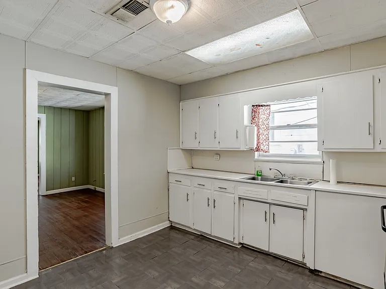 310 Stanley Ave — Photo 14