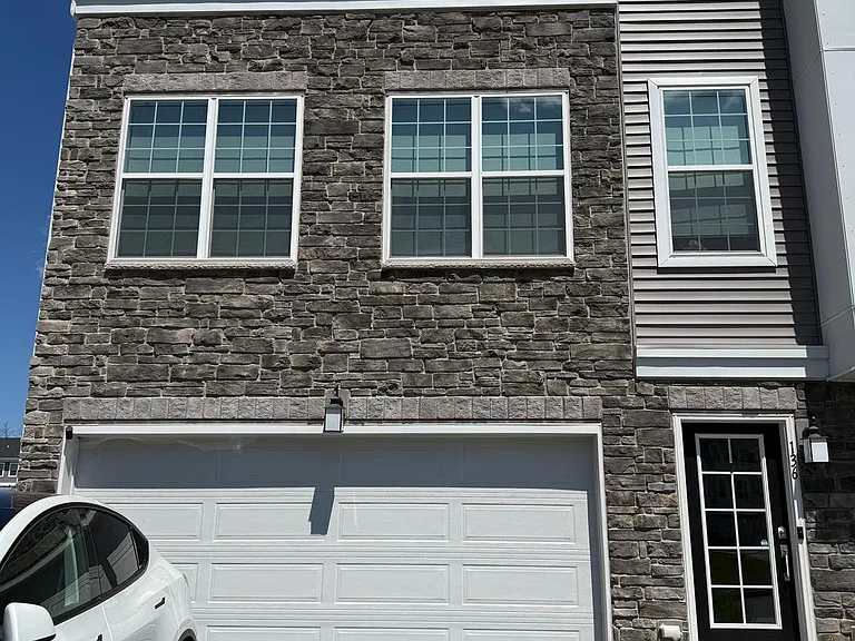 136 Ada Hightower Ave — Photo 1