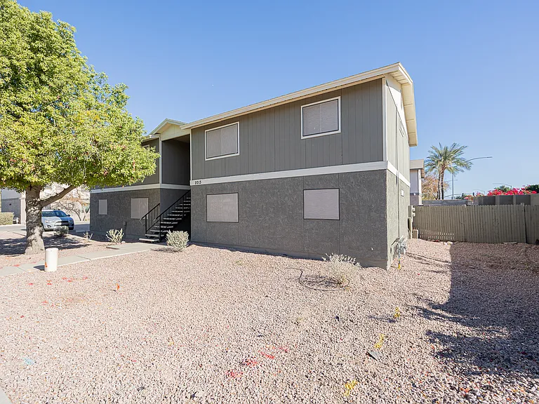 2 bed, 1.0 bath, 816 sqft, $1,350 — Photo 2