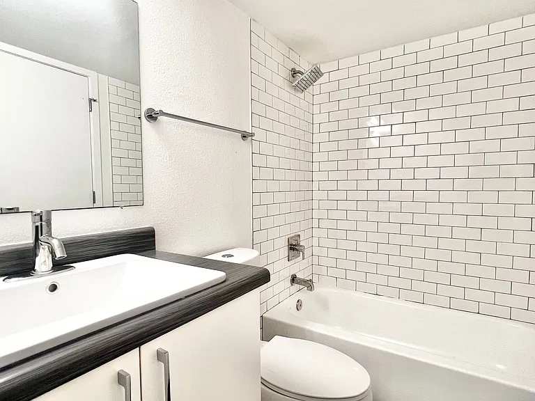 15 Melrose — Photo 27