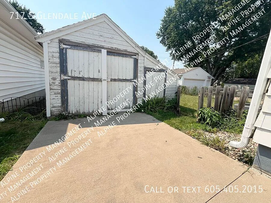 3 Bed/1 Bath Single Family Home For Rent!! — Photo 2