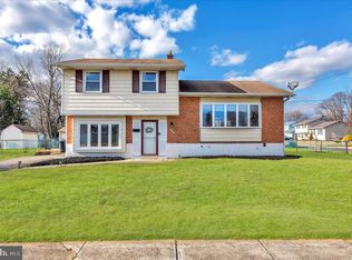 317 Colonial Rd, Beverly, NJ 08010