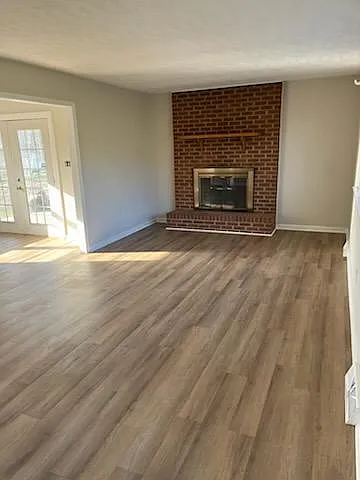 3 bed, 2000 sqft, $1,950 — Photo 2