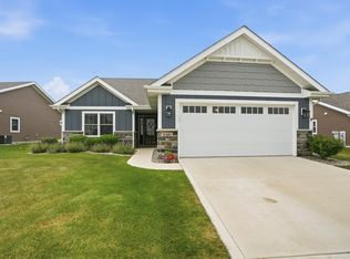 8460 Larkspur Ter, Saint John, IN 46373