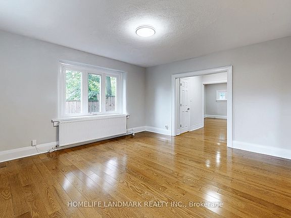 2nd image of 107 Lawrence Cres