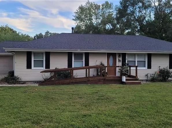 401 E 9th St, Kearney, MO 64060