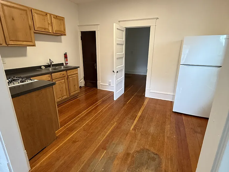308 E Callender St — Photo 9