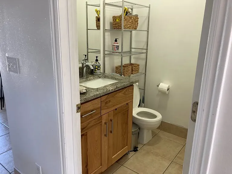 590 N 800 E — Photo 1
