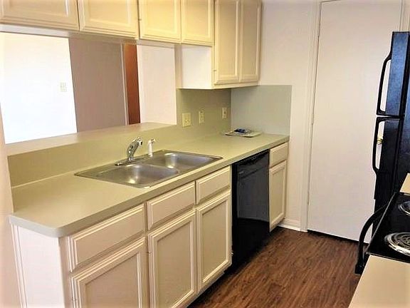 4th image of 1213/1215 Gregory Ct