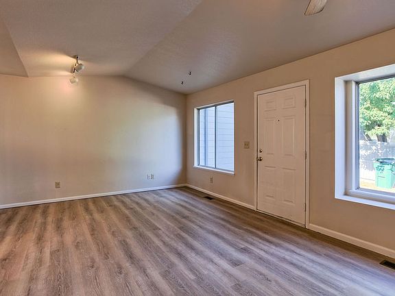 5th image of 3025 W Stuart St E