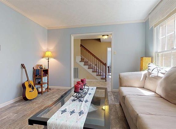 4th image of 308 Fruitwood Ln