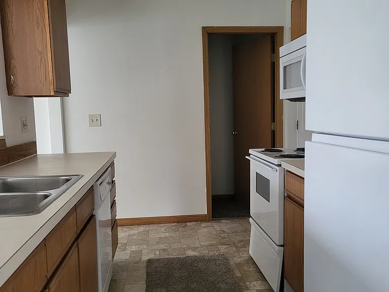 4807 Universal Dr — Photo 8