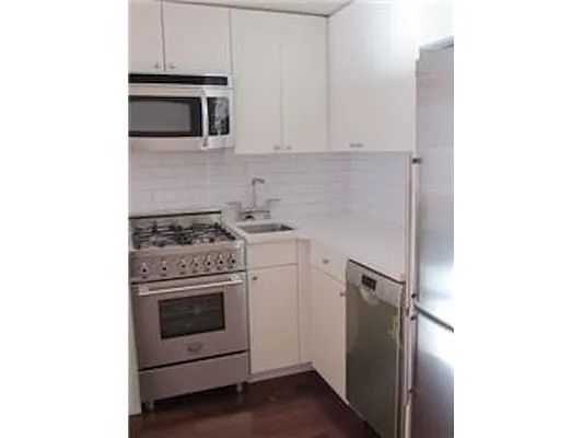 Rented by Mirador Real Estate | media 22