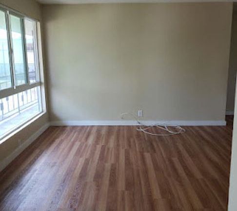 4th image of 10325 Lehigh Ave #8