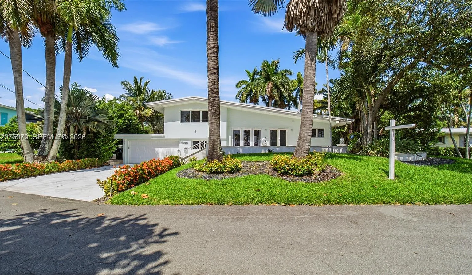 Lauderdale Isles No 2-Blk — Photo 2