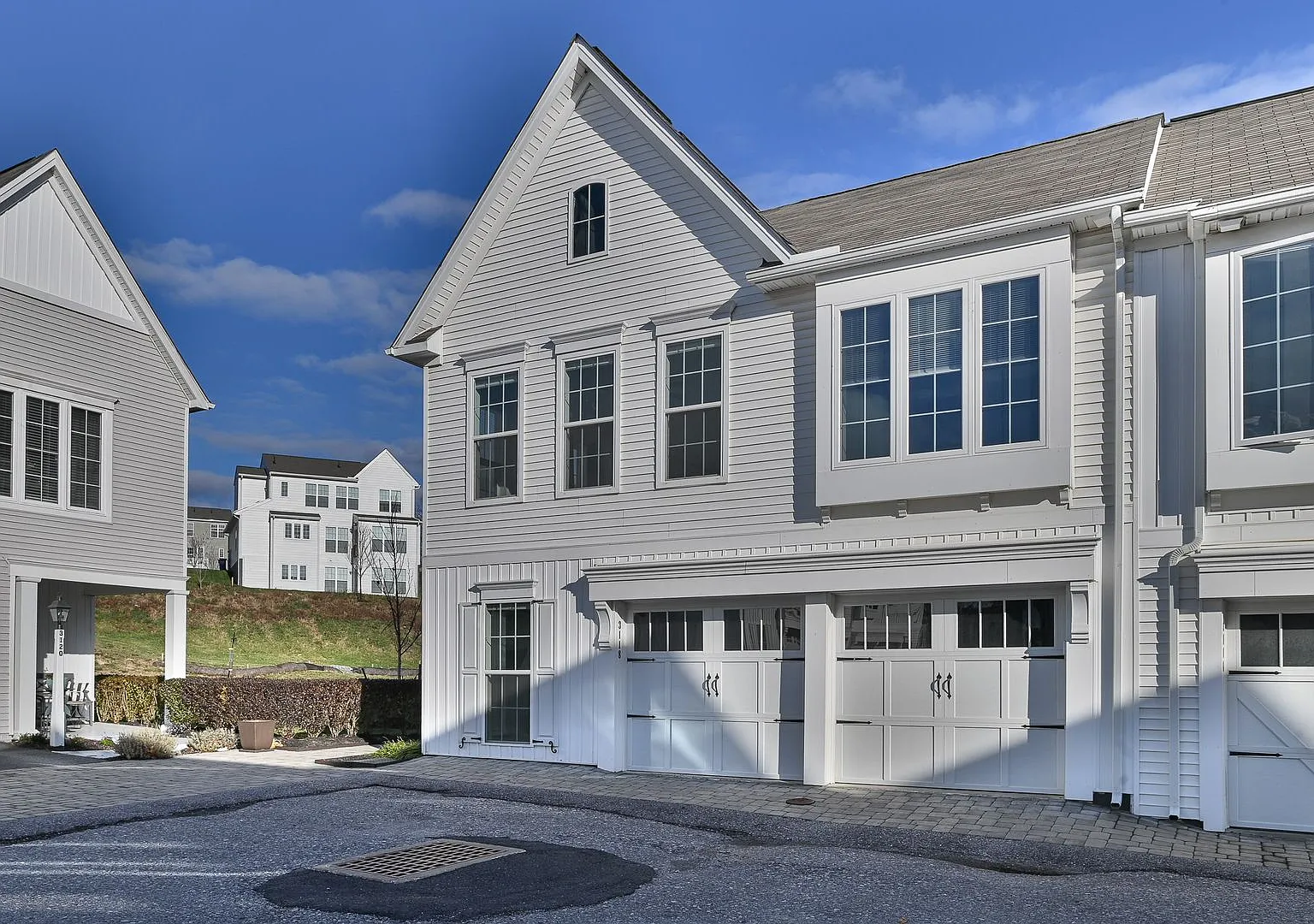 Beautiful Townhome in Arcona Community — Photo 1