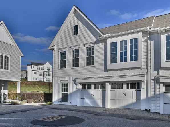 3118 Grove Ct, Mechanicsburg, PA 17055