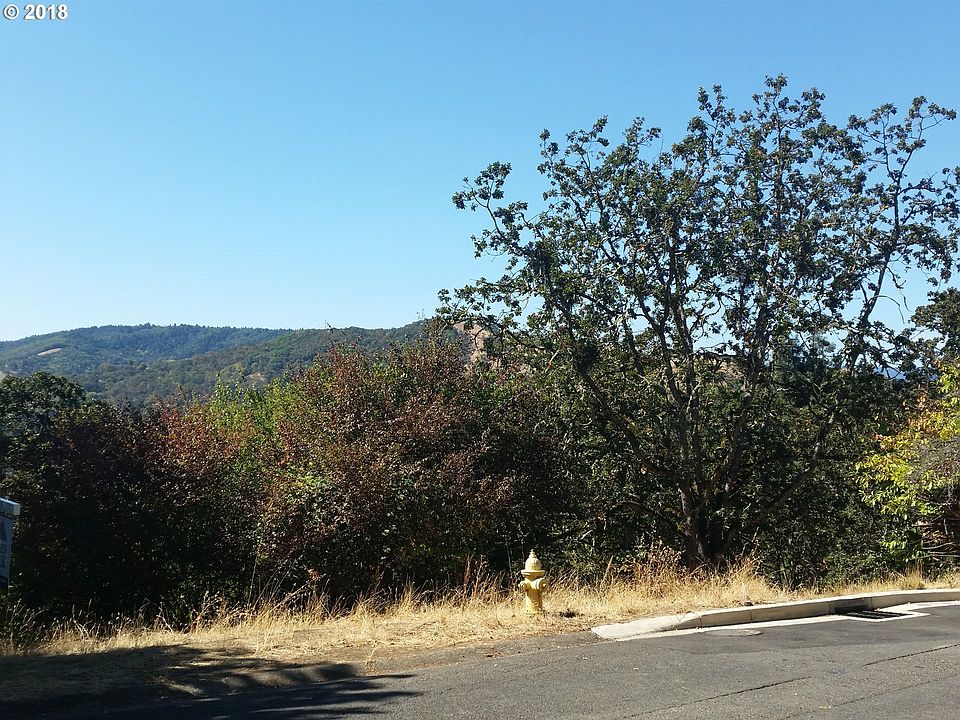 1st image of 1320 SE Cascade Ct