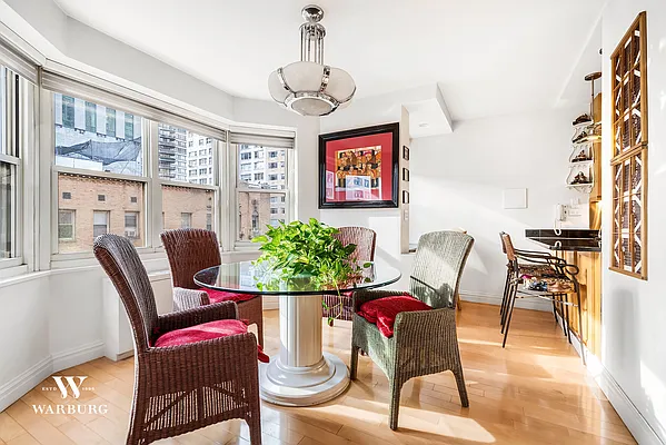 Sold by Coldwell Banker Warburg | media 2