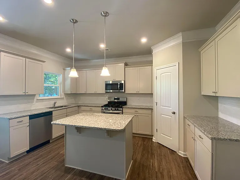 48 Westover Rd — Photo 3