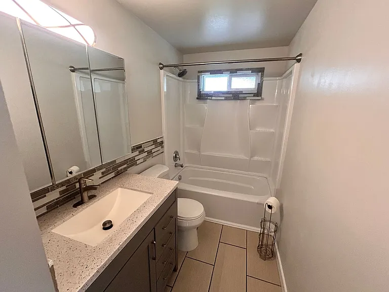 1927 E Marshall Ave — Photo 11