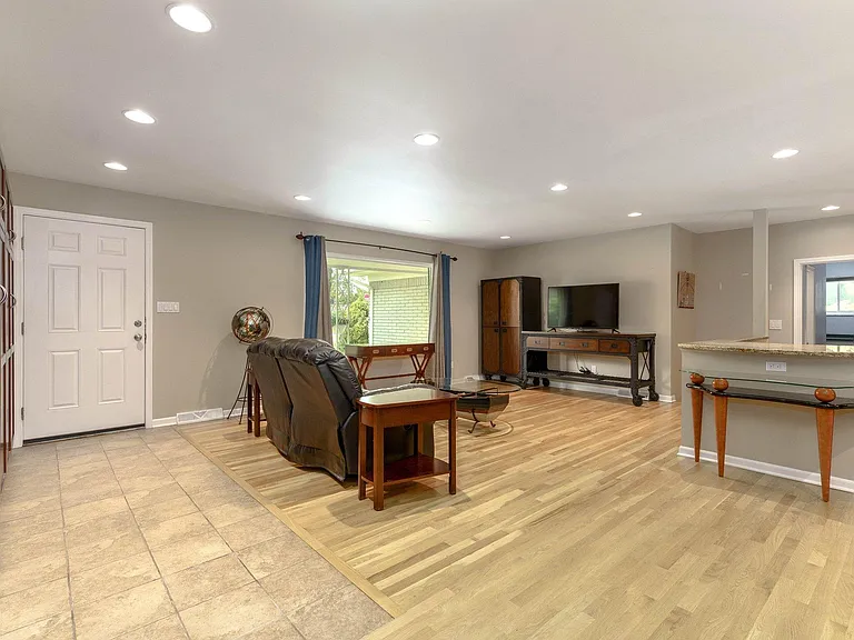 2611 Colby Dr — Photo 23