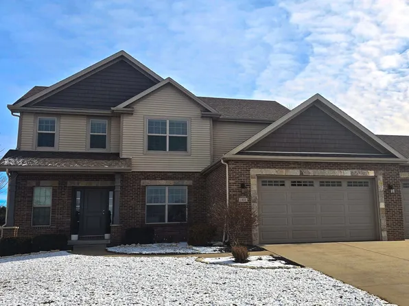 1402 Staghorne Way, Bloomington, IL 61705