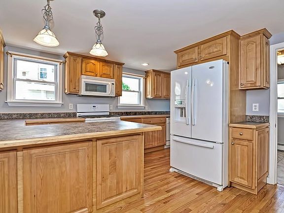 5th image of 12 Cypress Ave