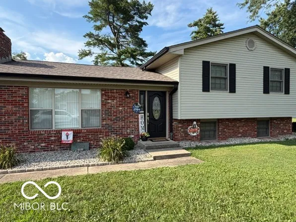 10073 N Hickory Ln, Columbus, IN 47203