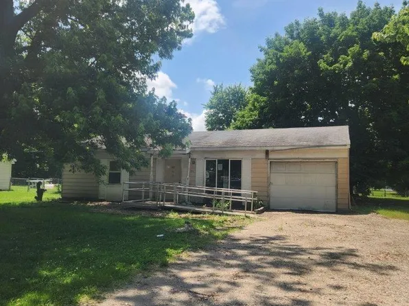 1823 Cambridge Dr, Warsaw, IN 46580