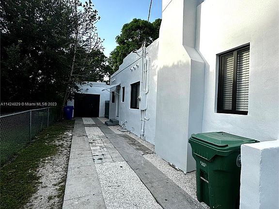 4th image of 557 NW 44th St
