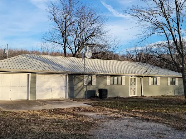 312 S 3rd St, Deepwater, MO 64740